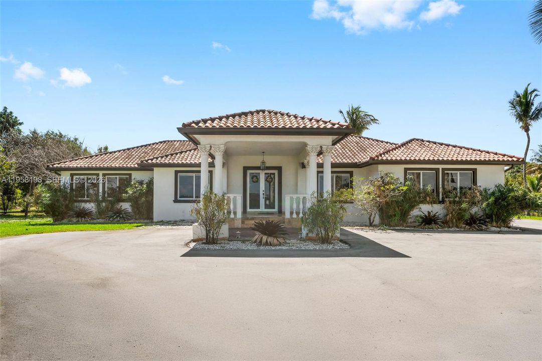 En Venta: $2,199,500 (6 camas, 4 baños, 3384 Pies cuadrados)