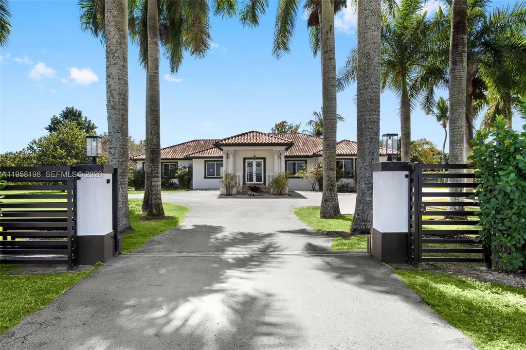 En Venta: $2,199,500 (6 camas, 4 baños, 3384 Pies cuadrados)