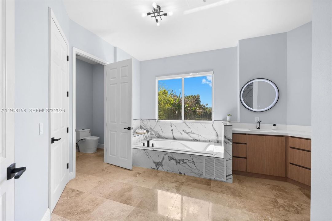 En Venta: $2,199,500 (6 camas, 4 baños, 3384 Pies cuadrados)