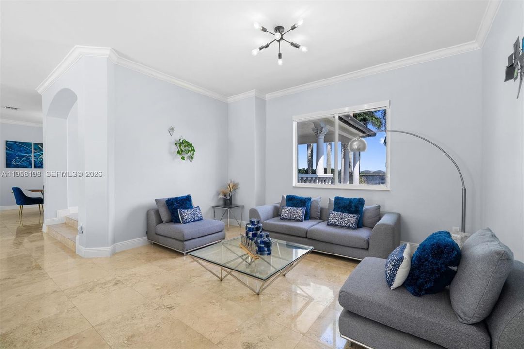 En Venta: $2,199,500 (6 camas, 4 baños, 3384 Pies cuadrados)