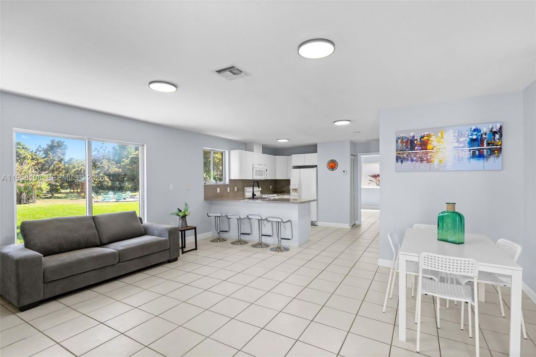 En Venta: $2,199,500 (6 camas, 4 baños, 3384 Pies cuadrados)
