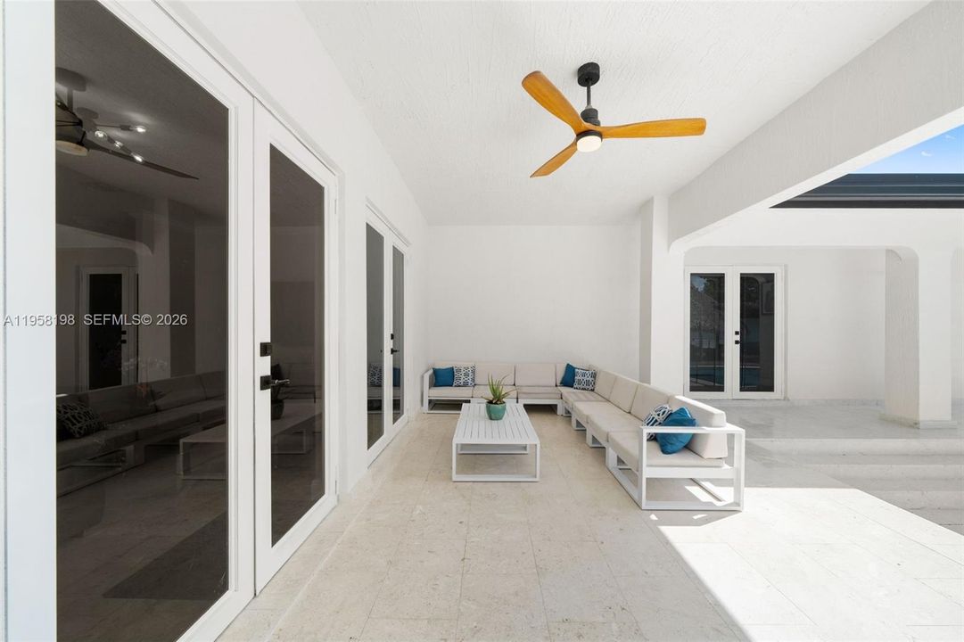 En Venta: $2,199,500 (6 camas, 4 baños, 3384 Pies cuadrados)
