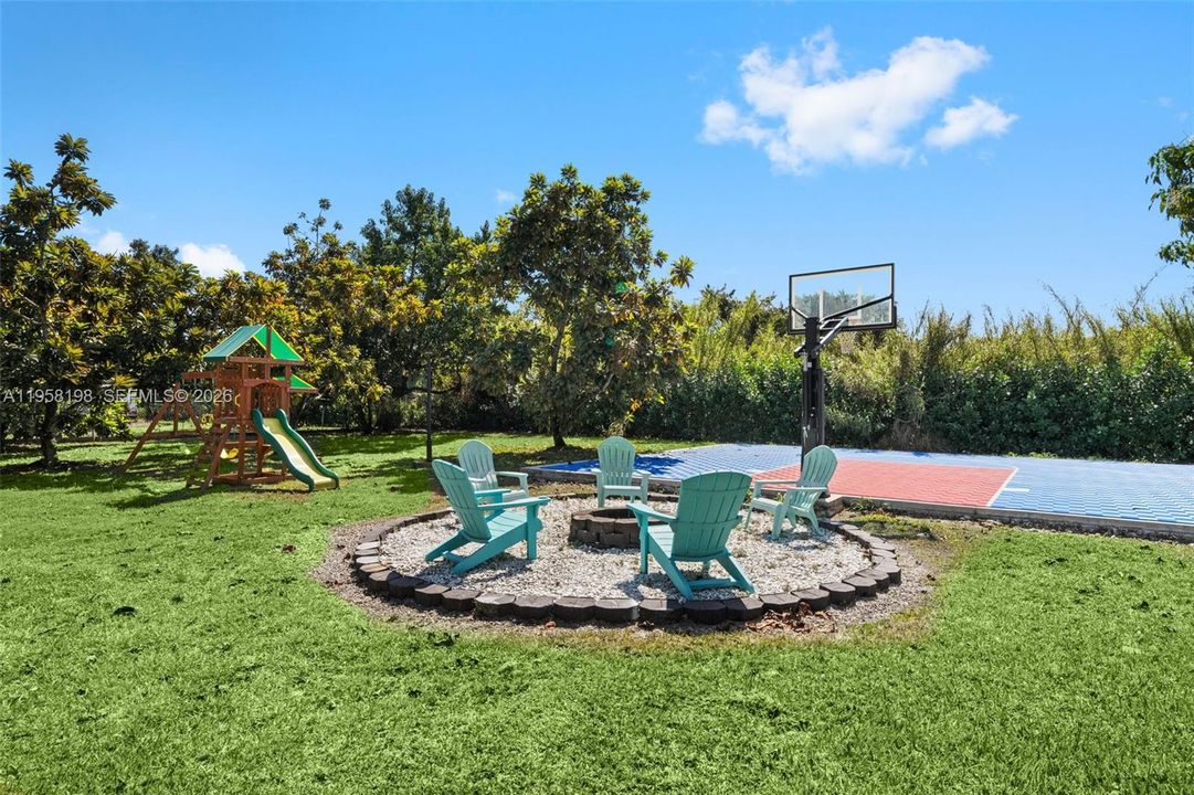 En Venta: $2,199,500 (6 camas, 4 baños, 3384 Pies cuadrados)