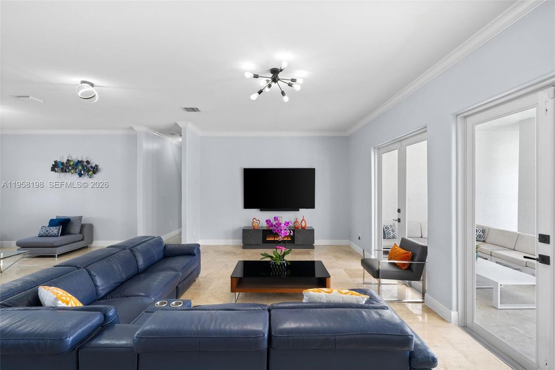 En Venta: $2,199,500 (6 camas, 4 baños, 3384 Pies cuadrados)