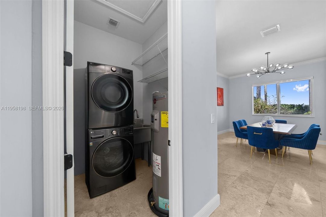 En Venta: $2,199,500 (6 camas, 4 baños, 3384 Pies cuadrados)