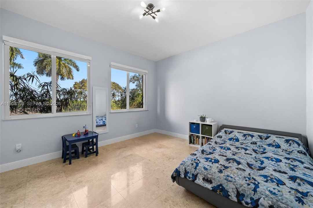En Venta: $2,199,500 (6 camas, 4 baños, 3384 Pies cuadrados)