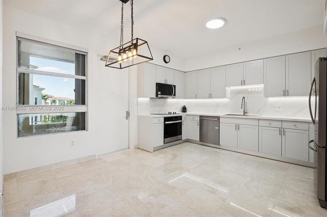 Recently Rented: $9,500 (2 beds, 2 baths, 1450 Square Feet)