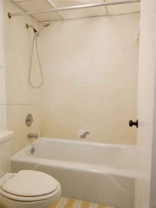 For Sale: $115,000 (1 beds, 1 baths, 800 Square Feet)