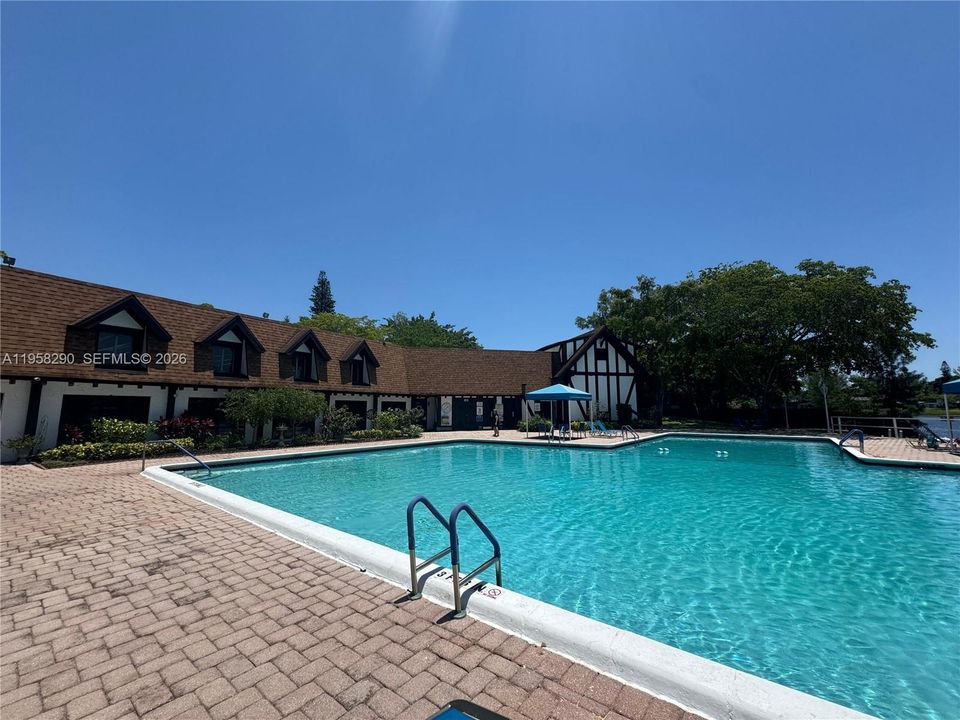For Sale: $115,000 (1 beds, 1 baths, 800 Square Feet)