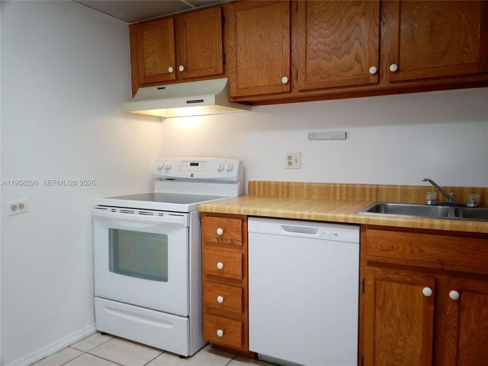For Sale: $115,000 (1 beds, 1 baths, 800 Square Feet)