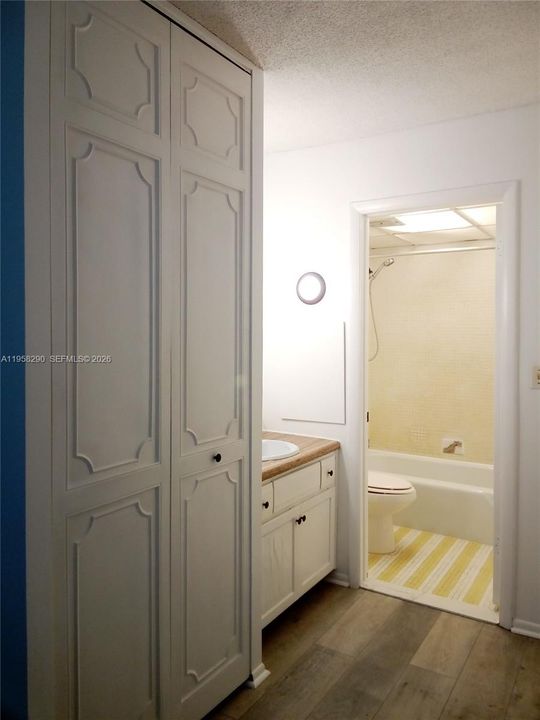 For Sale: $115,000 (1 beds, 1 baths, 800 Square Feet)