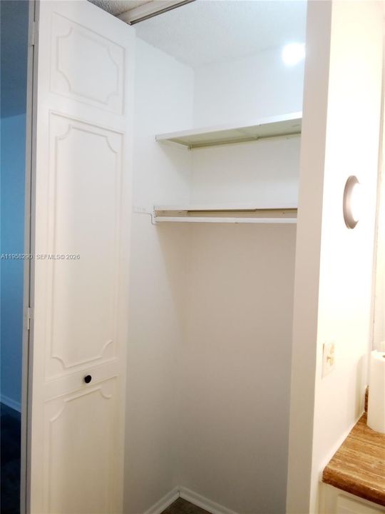 For Sale: $115,000 (1 beds, 1 baths, 800 Square Feet)