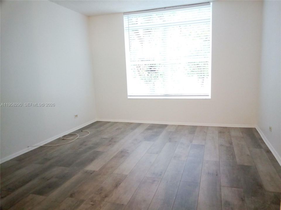 For Sale: $115,000 (1 beds, 1 baths, 800 Square Feet)