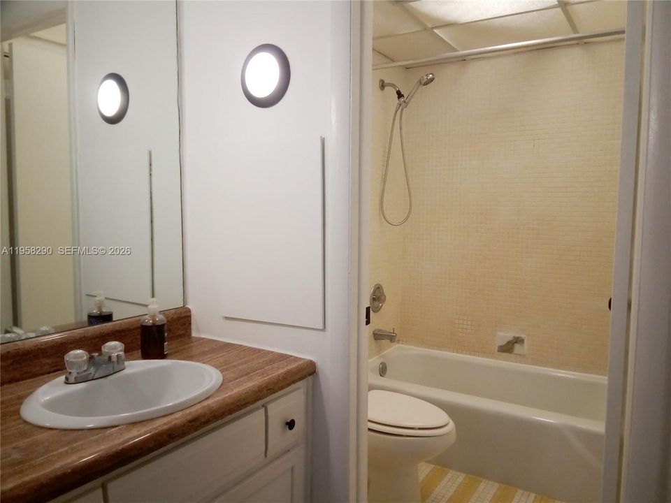 For Sale: $115,000 (1 beds, 1 baths, 800 Square Feet)