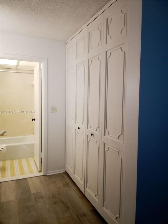 For Sale: $115,000 (1 beds, 1 baths, 800 Square Feet)