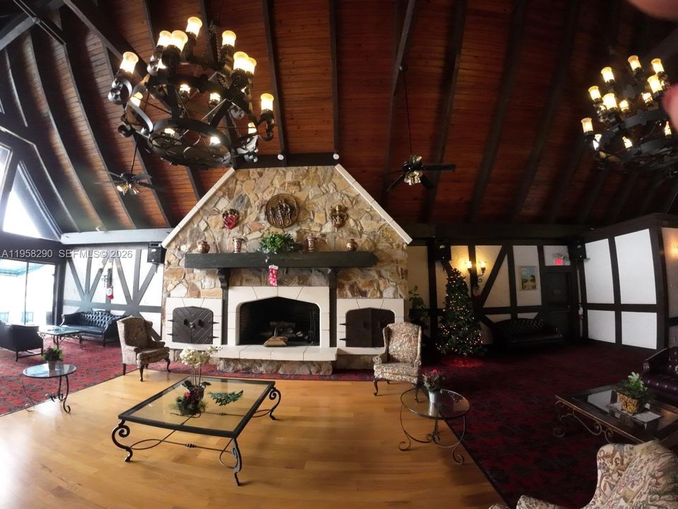 For Sale: $115,000 (1 beds, 1 baths, 800 Square Feet)