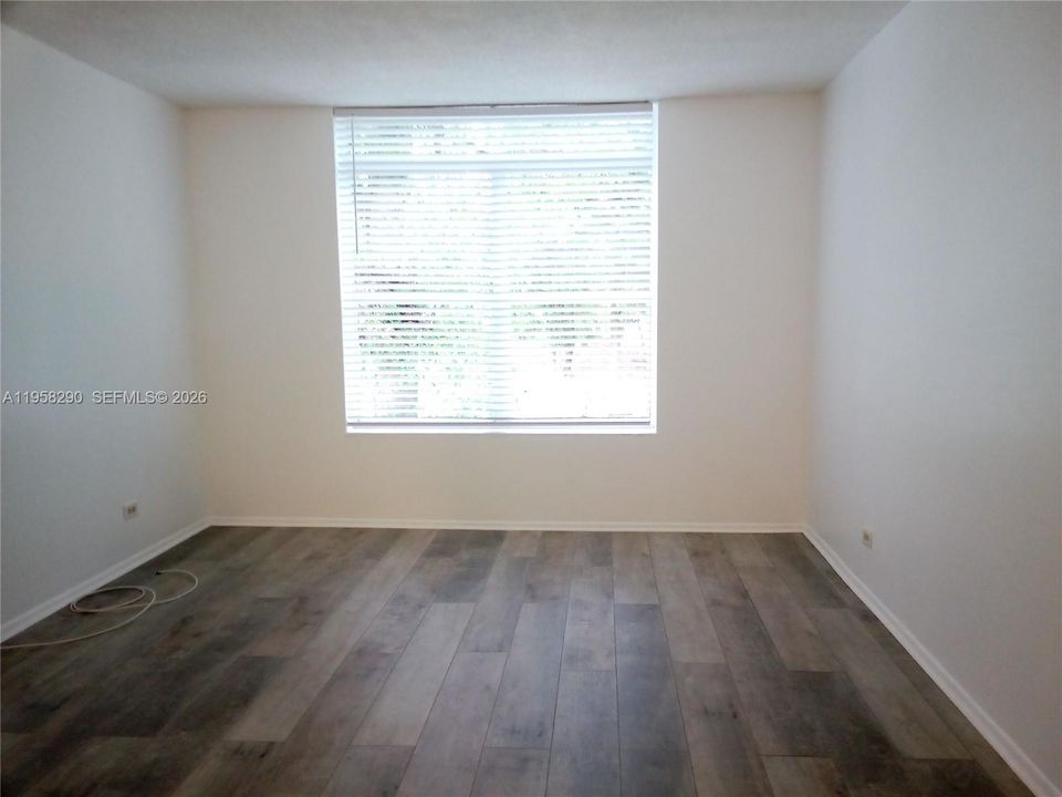 For Sale: $115,000 (1 beds, 1 baths, 800 Square Feet)