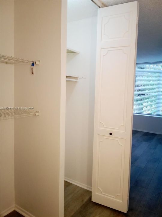 For Sale: $115,000 (1 beds, 1 baths, 800 Square Feet)