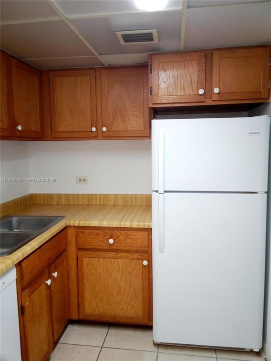 For Sale: $115,000 (1 beds, 1 baths, 800 Square Feet)