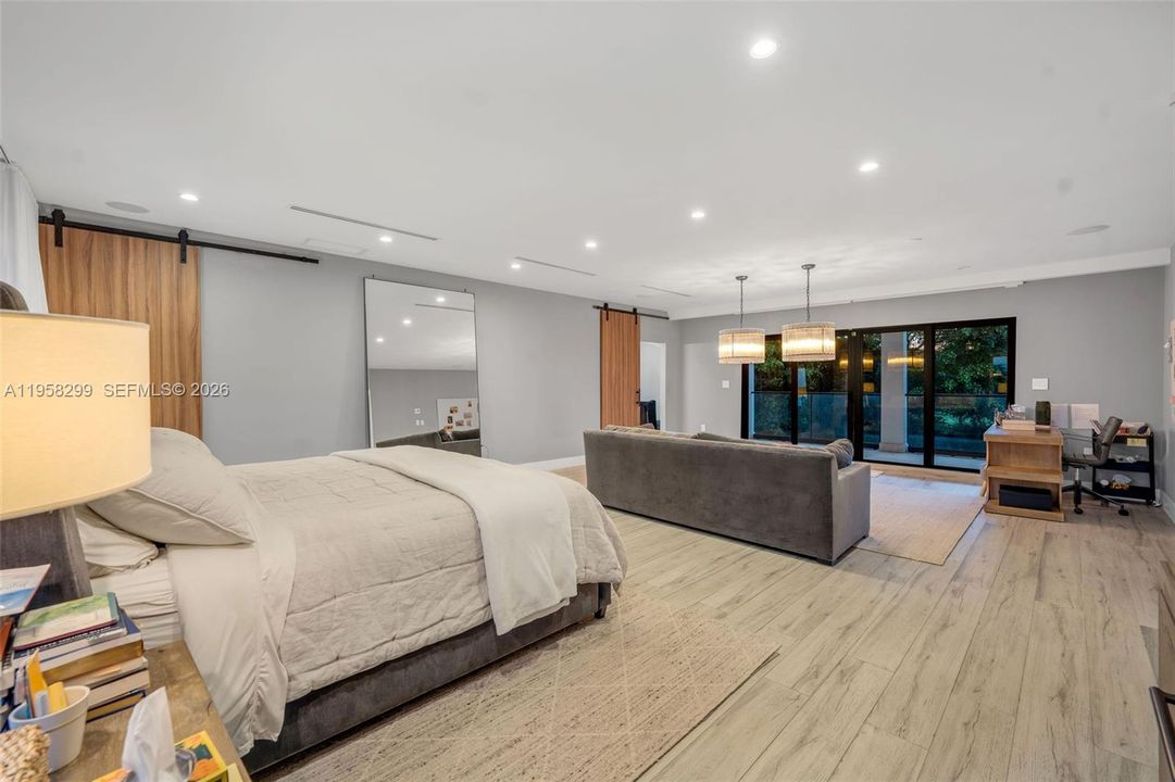 For Sale: $4,550,000 (5 beds, 5 baths, 6614 Square Feet)