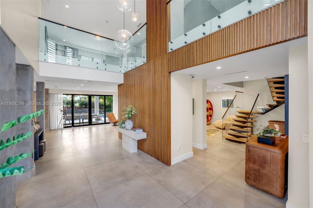 For Sale: $4,550,000 (5 beds, 5 baths, 6614 Square Feet)