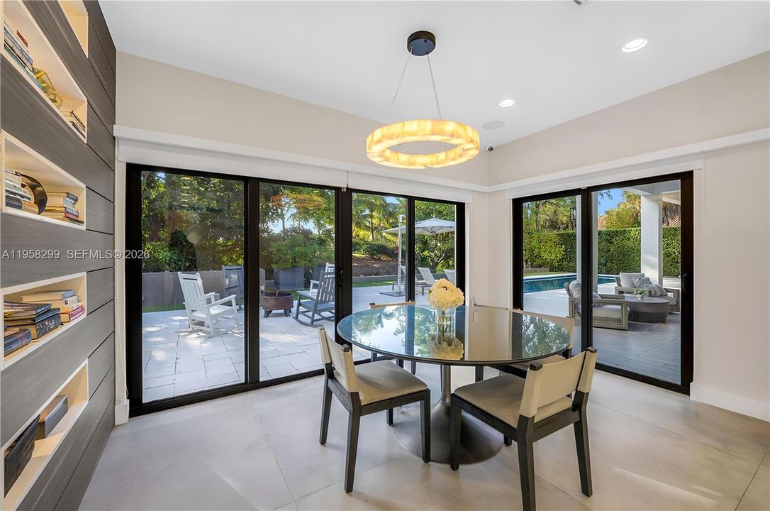 For Sale: $4,550,000 (5 beds, 5 baths, 6614 Square Feet)