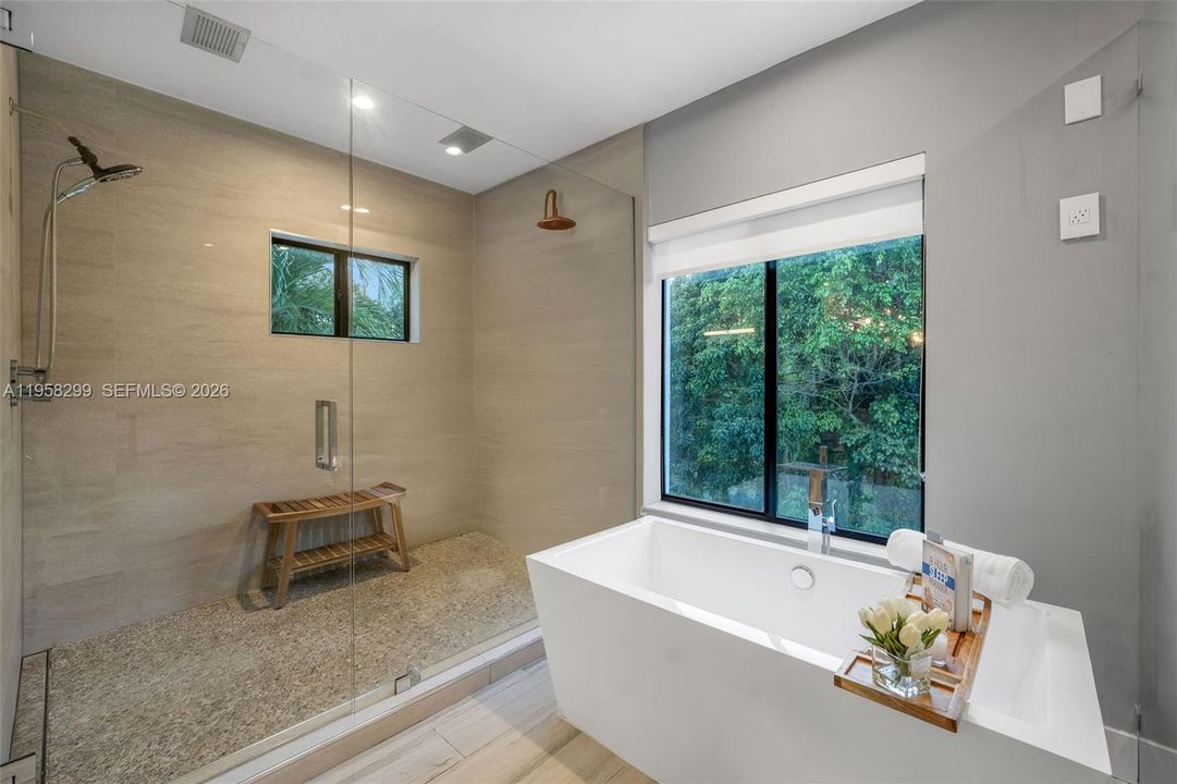 For Sale: $4,550,000 (5 beds, 5 baths, 6614 Square Feet)