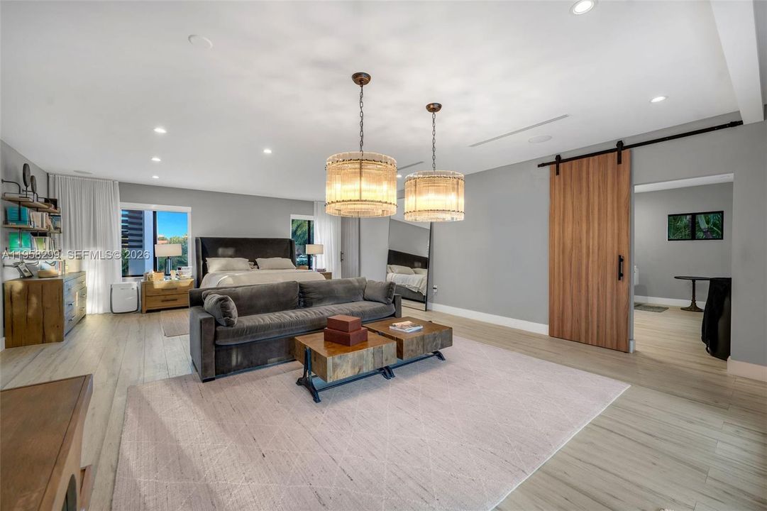 For Sale: $4,550,000 (5 beds, 5 baths, 6614 Square Feet)