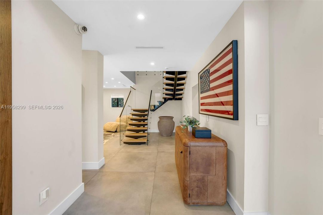 For Sale: $4,550,000 (5 beds, 5 baths, 6614 Square Feet)