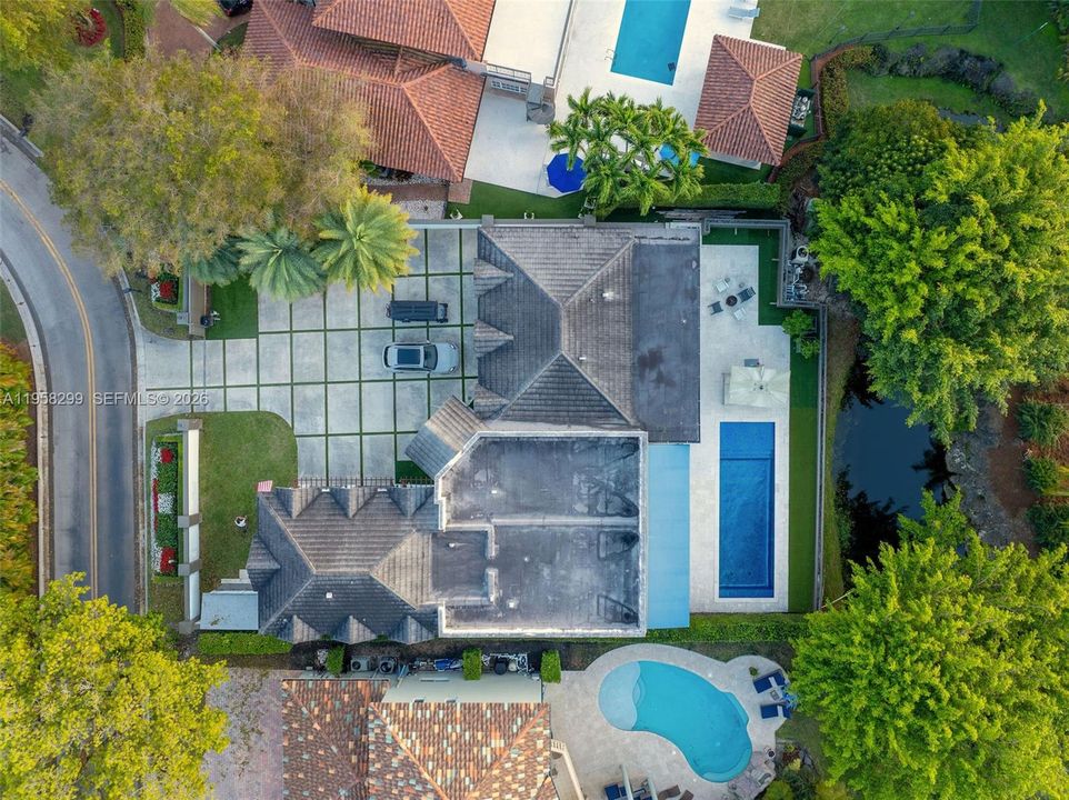 For Sale: $4,550,000 (5 beds, 5 baths, 6614 Square Feet)