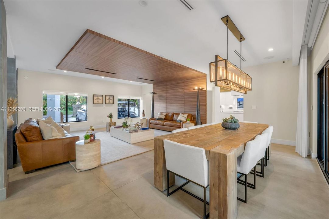 For Sale: $4,550,000 (5 beds, 5 baths, 6614 Square Feet)