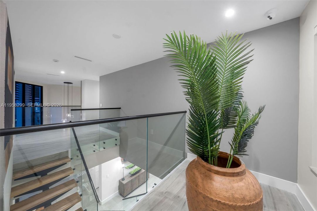 For Sale: $4,550,000 (5 beds, 5 baths, 6614 Square Feet)