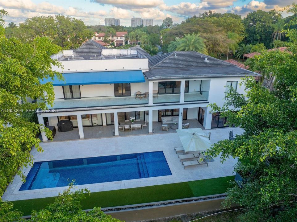 For Sale: $4,550,000 (5 beds, 5 baths, 6614 Square Feet)