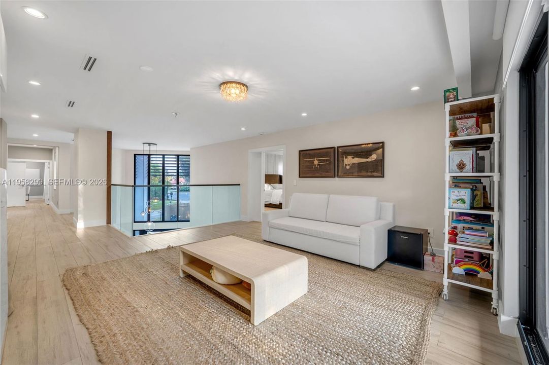 For Sale: $4,550,000 (5 beds, 5 baths, 6614 Square Feet)