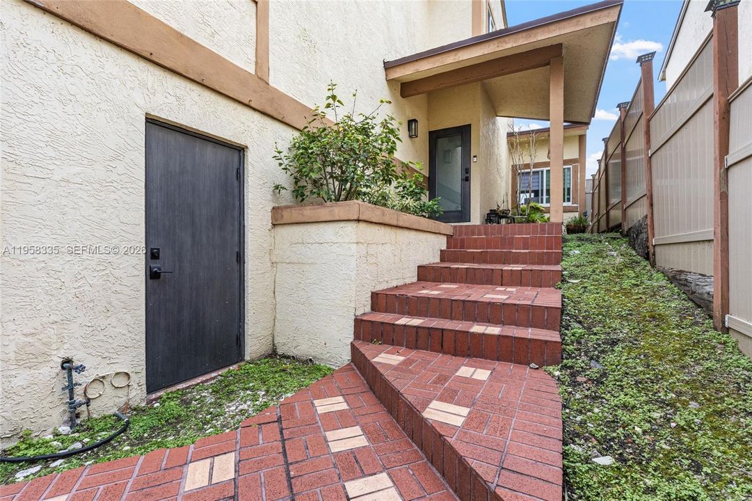 Activo con contrato: $499,000 (3 camas, 2 baños, 1650 Pies cuadrados)