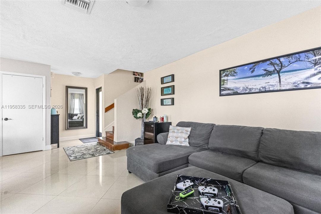 Activo con contrato: $499,000 (3 camas, 2 baños, 1650 Pies cuadrados)