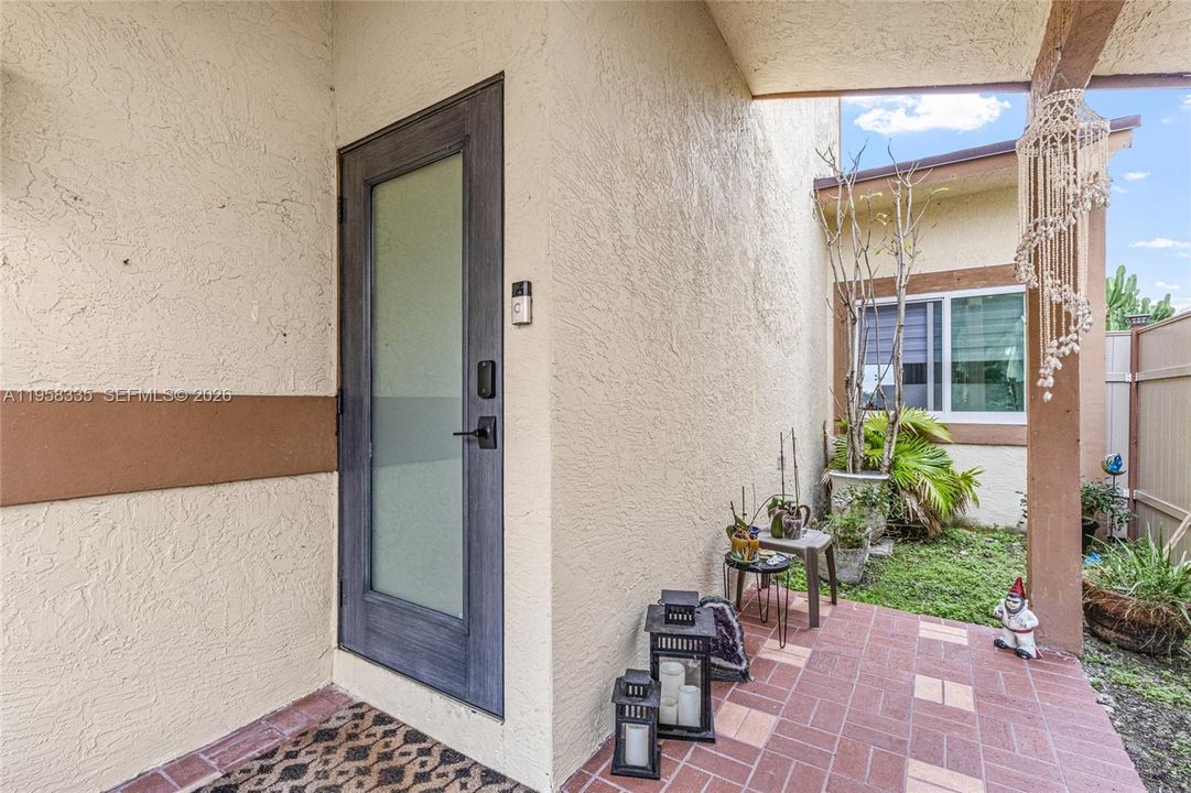 Activo con contrato: $499,000 (3 camas, 2 baños, 1650 Pies cuadrados)