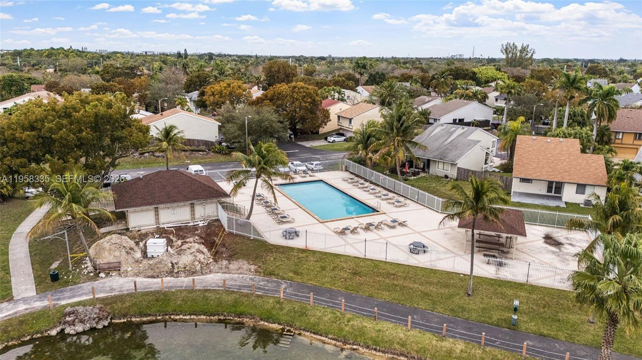 Activo con contrato: $499,000 (3 camas, 2 baños, 1650 Pies cuadrados)