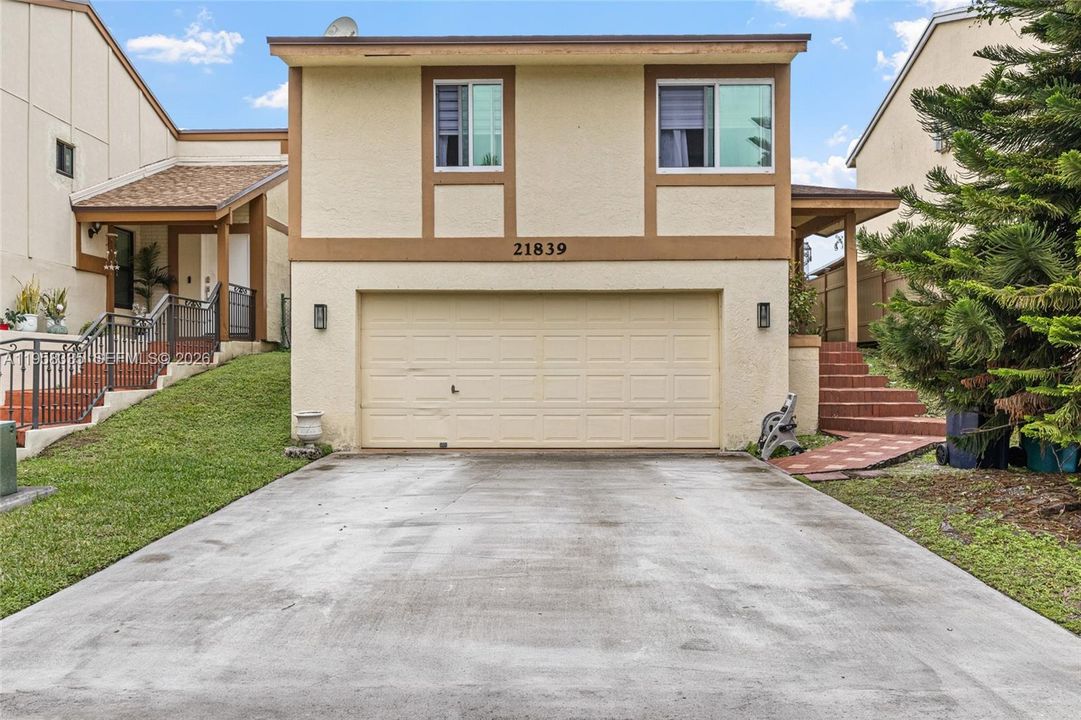 Activo con contrato: $499,000 (3 camas, 2 baños, 1650 Pies cuadrados)