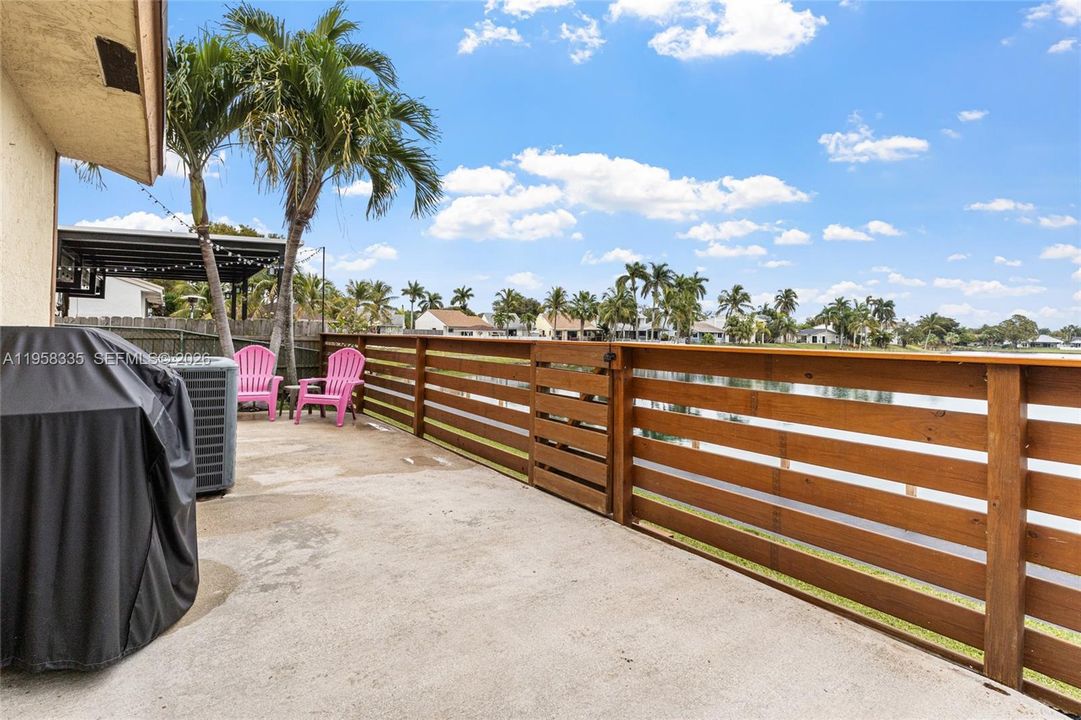 Activo con contrato: $499,000 (3 camas, 2 baños, 1650 Pies cuadrados)