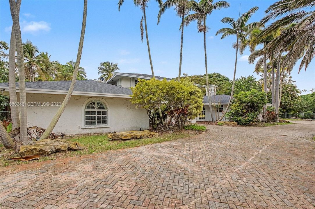 Vendido Recientemente: $2,750,000 (9 camas, 7 baños, 6875 Pies cuadrados)
