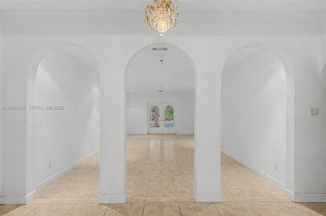 Vendido Recientemente: $2,750,000 (9 camas, 7 baños, 6875 Pies cuadrados)
