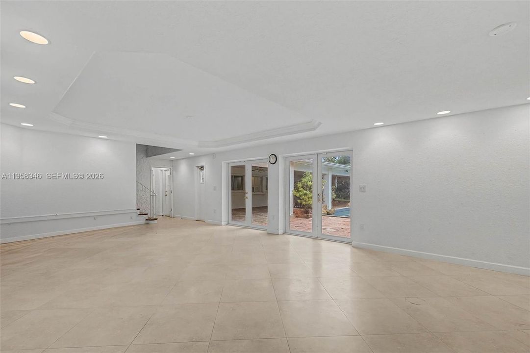 Vendido Recientemente: $2,750,000 (9 camas, 7 baños, 6875 Pies cuadrados)