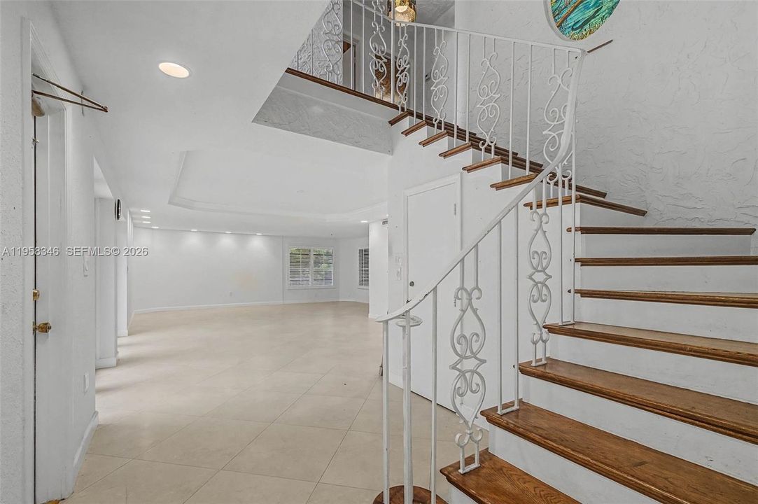Vendido Recientemente: $2,750,000 (9 camas, 7 baños, 6875 Pies cuadrados)