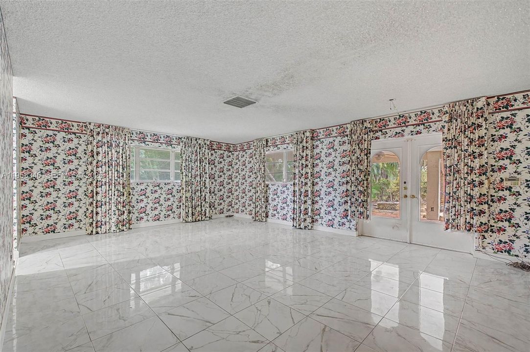 Vendido Recientemente: $2,750,000 (9 camas, 7 baños, 6875 Pies cuadrados)