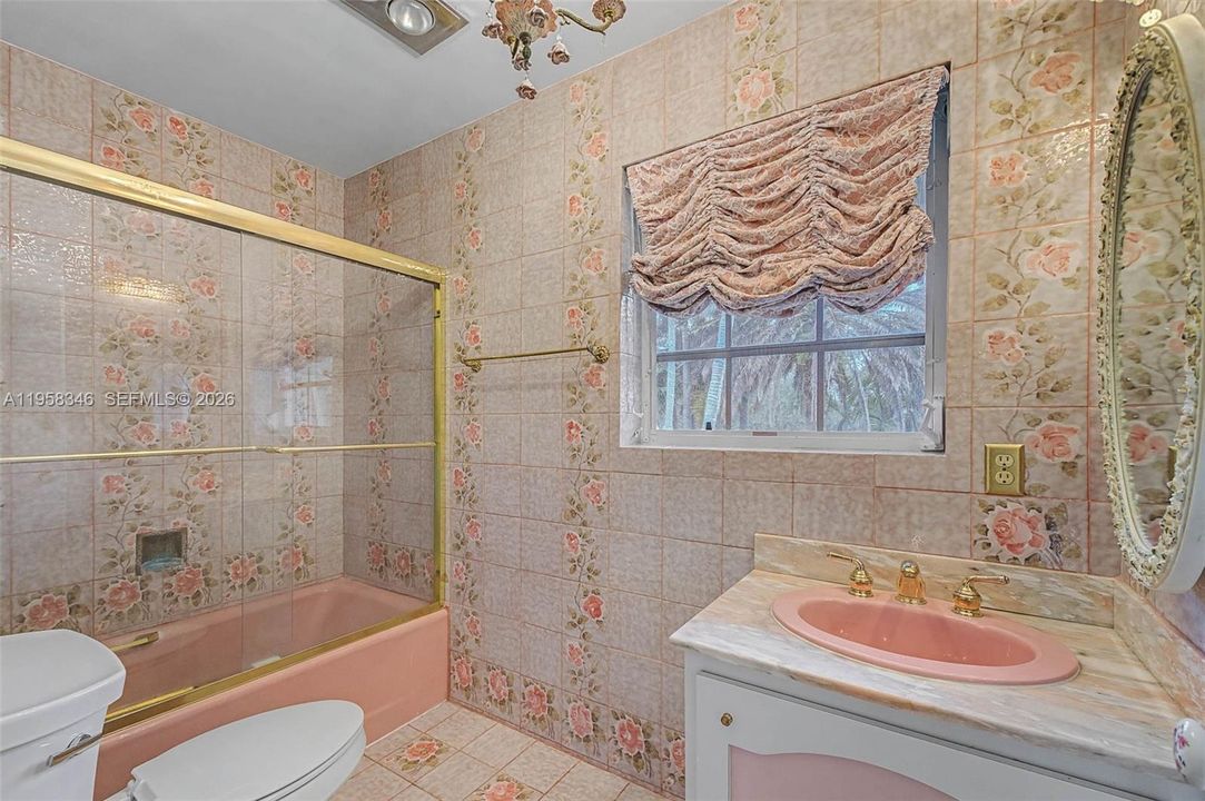 Vendido Recientemente: $2,750,000 (9 camas, 7 baños, 6875 Pies cuadrados)