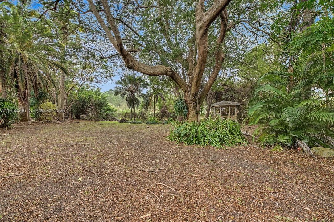 Vendido Recientemente: $2,750,000 (9 camas, 7 baños, 6875 Pies cuadrados)
