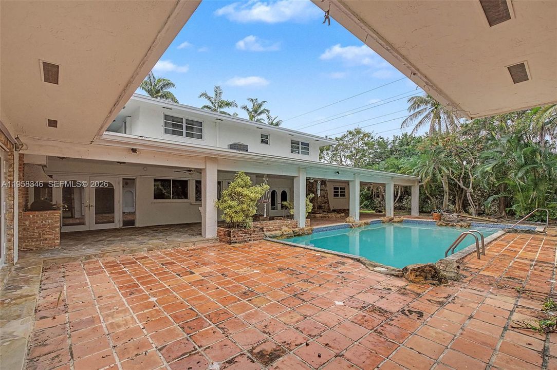 Vendido Recientemente: $2,750,000 (9 camas, 7 baños, 6875 Pies cuadrados)