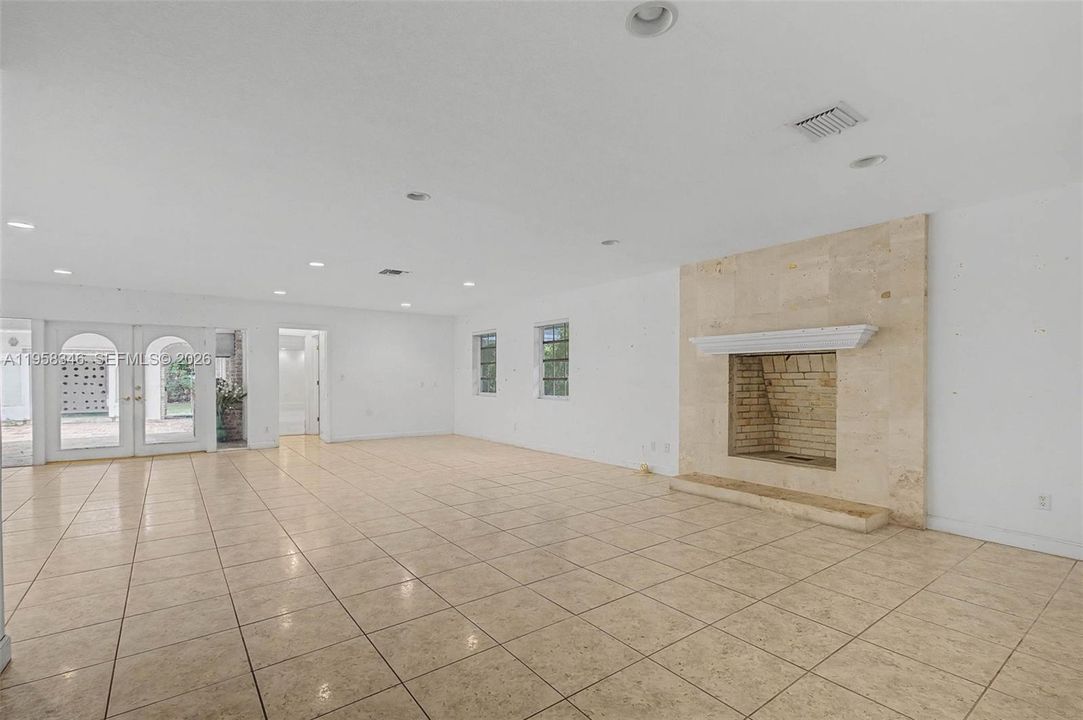 Vendido Recientemente: $2,750,000 (9 camas, 7 baños, 6875 Pies cuadrados)