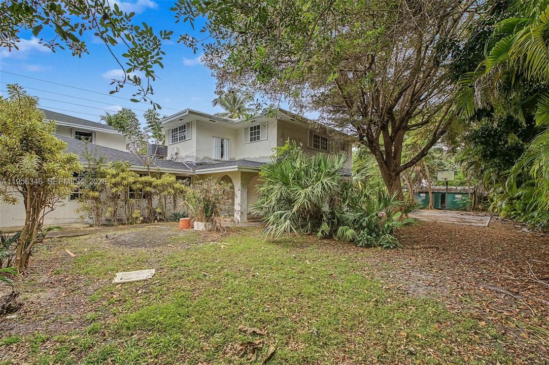 Vendido Recientemente: $2,750,000 (9 camas, 7 baños, 6875 Pies cuadrados)